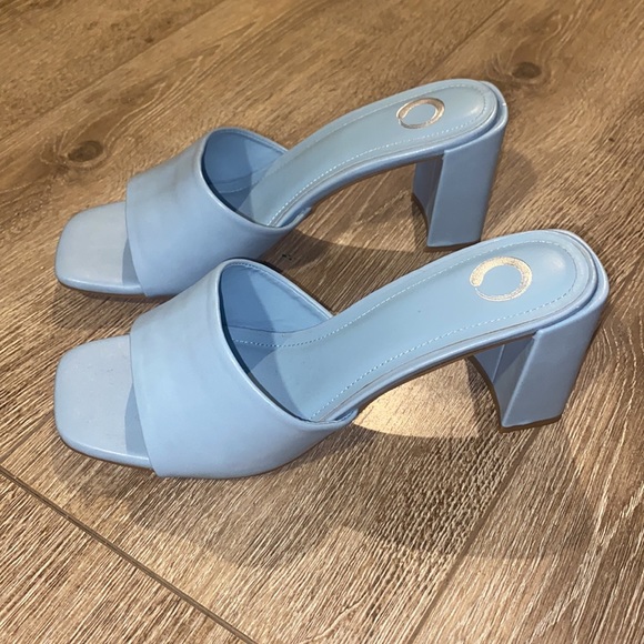 Blue Heels size 8.5 - Picture 2 of 3